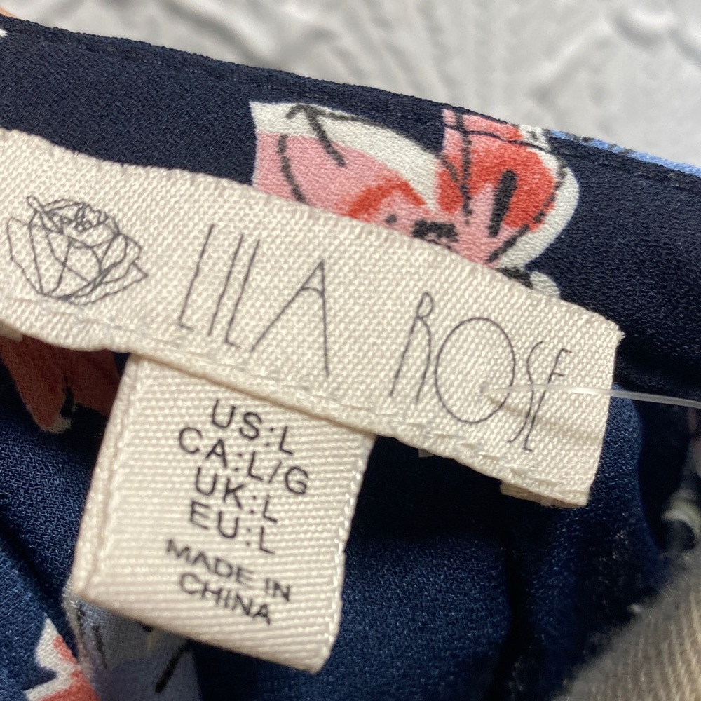 Lila Rose size large Floral Sleeveless Blouse  Navy and Multicolor‎ flowy casual - Picture 2 of 12